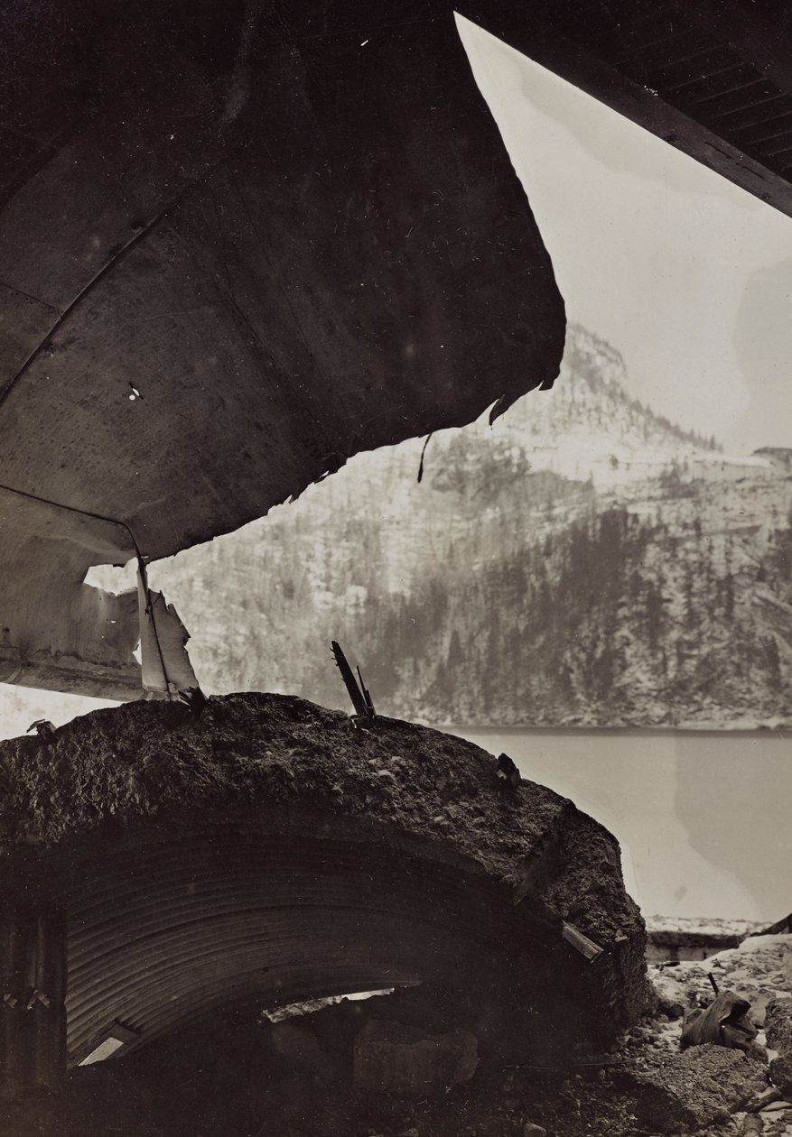 Albumi "Meine weltkriegs - Erinnerungen South-West Front (Kärnten, Italia, Etelä-Tiroli) (Minun maailmansota - muistoja Lounaisrintamasta Kärntenissä, Italiassa, Trentino-Alto Adige) 31.3.1915-12.11. 1918 - Josef Zohles Wien ": tehtaan rauniot (b/w ph tekijältä Josef Zohles