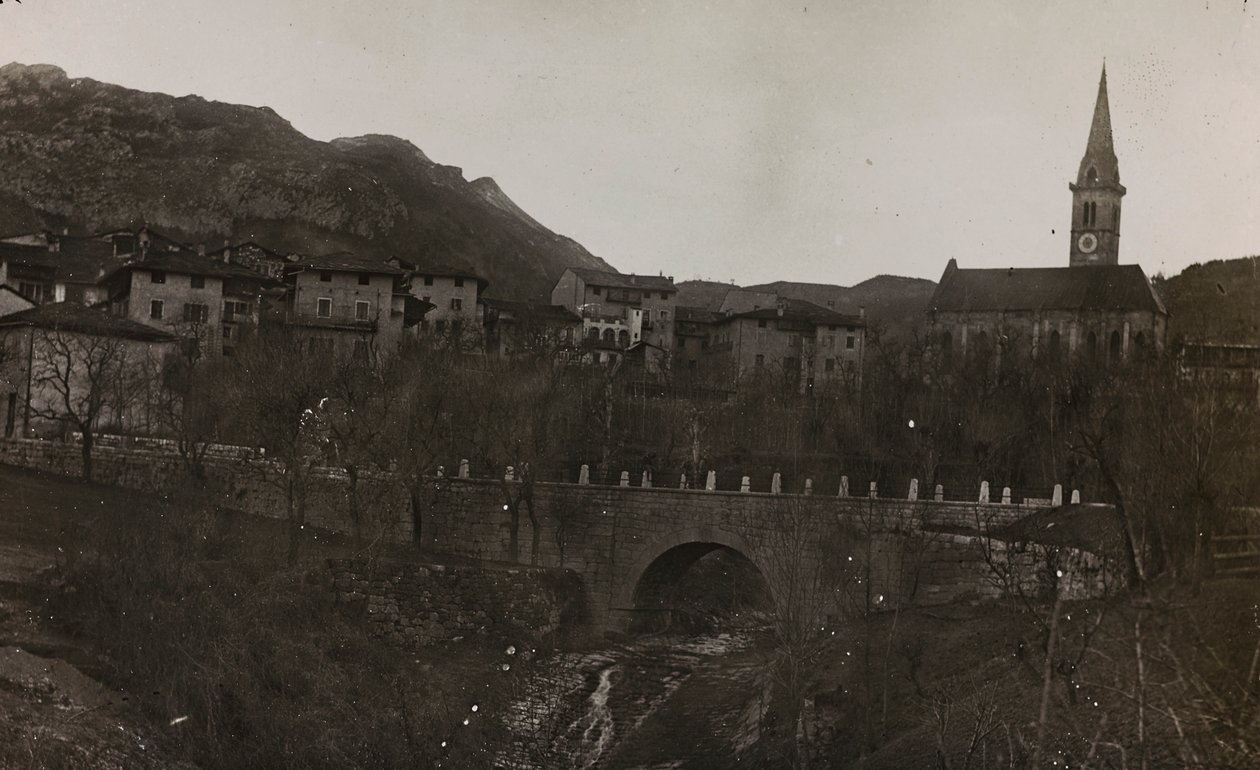 Albumi "Minun maailmansota - muistoja Lounaisrintamasta Kärntenissä, Italiassa, Trentino-Alto Adigessa) 31.3.1915-12.11.1918 - Josef Zohles Wien": näkymä Carnian kylästä tekijältä Josef Zohles
