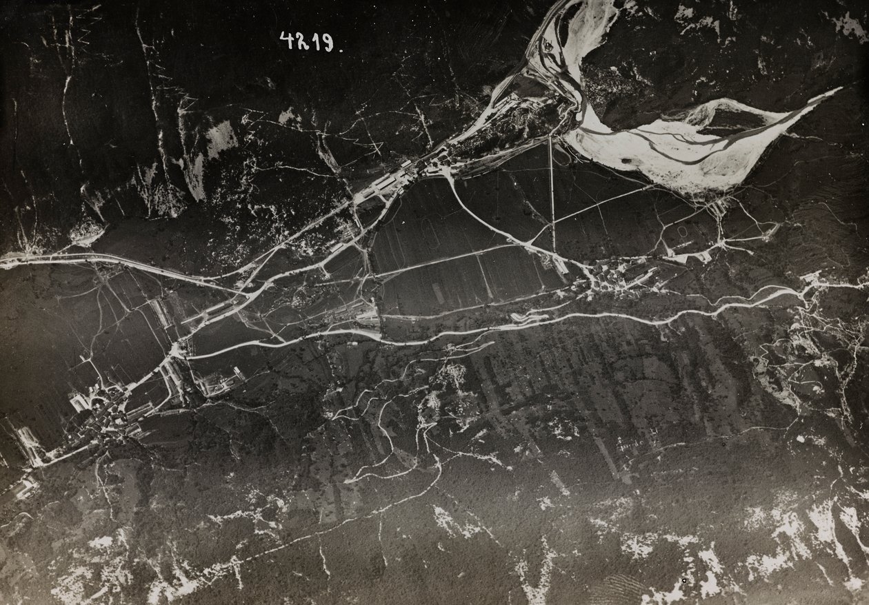 Albumi "Oma maailmansota - muistoja Lounaisrintamasta Kärntenissä, Italiassa, Trentino-Alto Adige" 31.3.1915-12.11.1918 - Josef Zohles Wien ": arial näkymä Italian t tekijältä Josef Zohles
