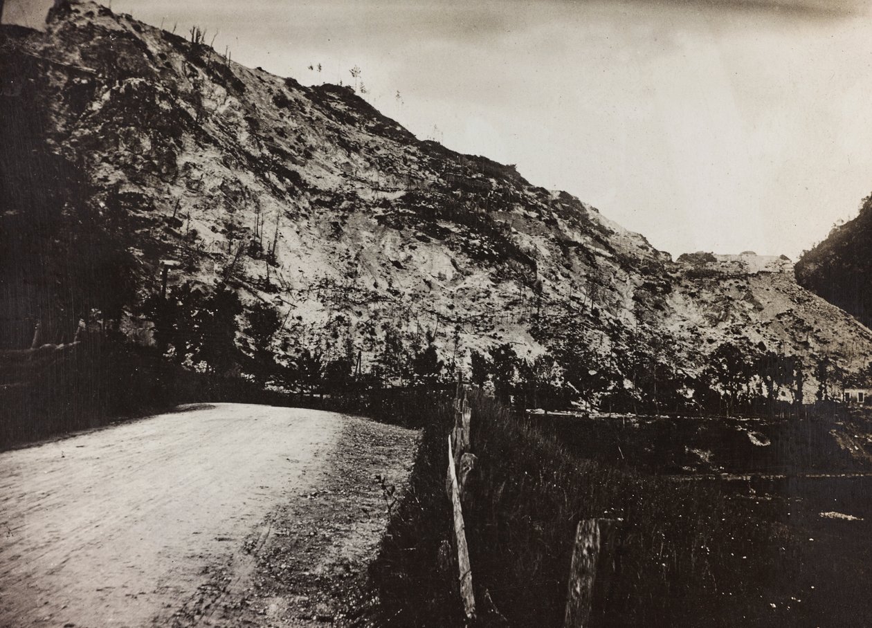 Albumi "Oma maailmansota - muistoja Lounaisrintamasta Kärntenissä, Italiassa, Trentino-Alto Adigessa) 31.3.1915-12.11.1918 - Josef Zohlen Wien": Fort Hensel (m/v kuva) tekijältä Josef Zohles