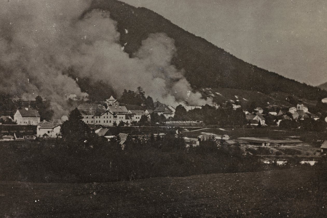 Albumi "Oma maailmansota - muistoja Lounaisrintamasta Kärntenissä, Italiassa, Trentino-Alto Adige" 31.3.1915-12.11.1918 - Josef Zohles Wien ": pommi-iskut Tarvisiossa (b/w p tekijältä Josef Zohles