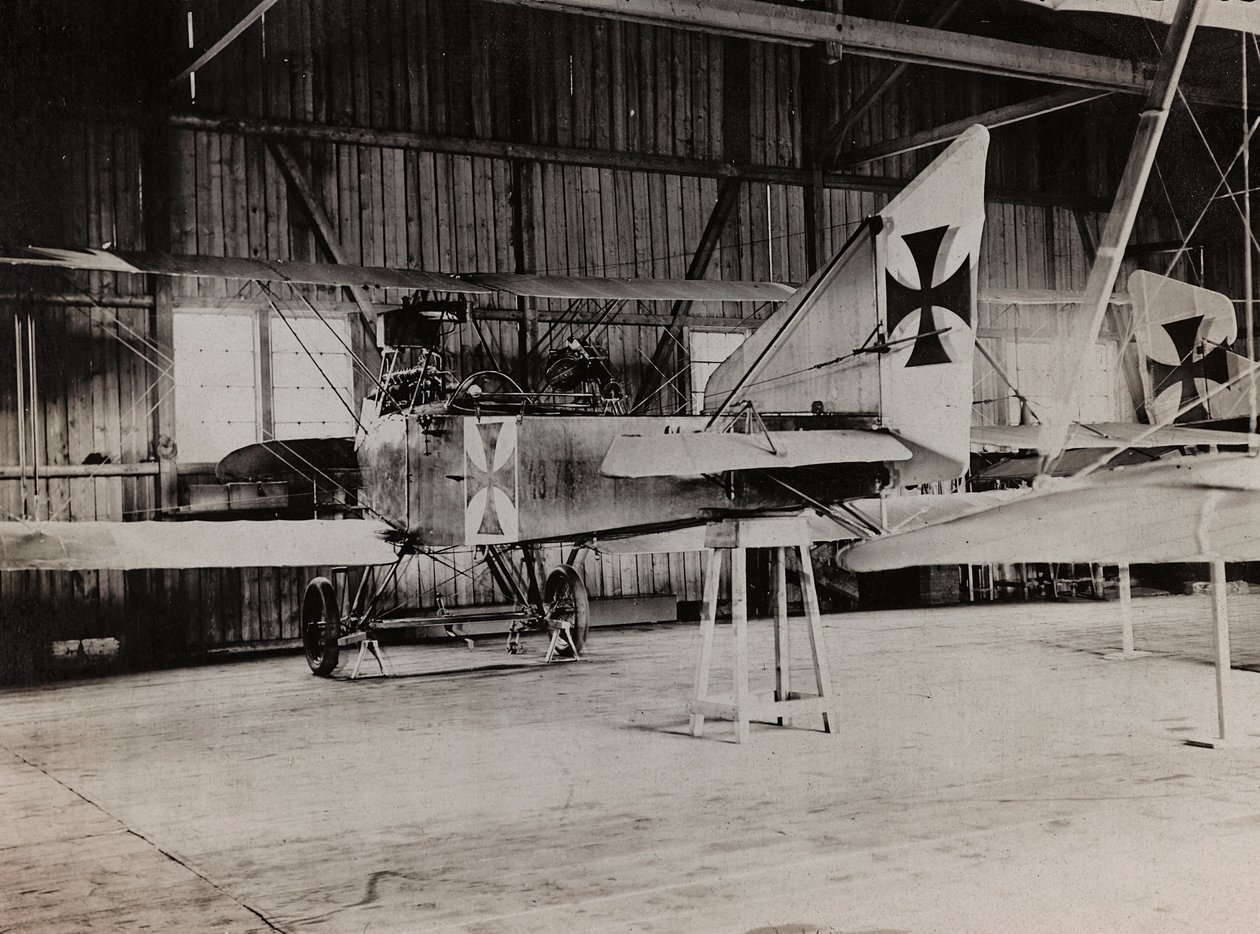 Albumi "Oma maailmansota - muistoja Lounaisrintamasta Kärntenissä, Italiassa, Trentino-Alto Adigessa) 31.3.1915-12.11.1918 - Josef Zohles Wien": Austrian Airline (m/v kuva tekijältä Josef Zohles