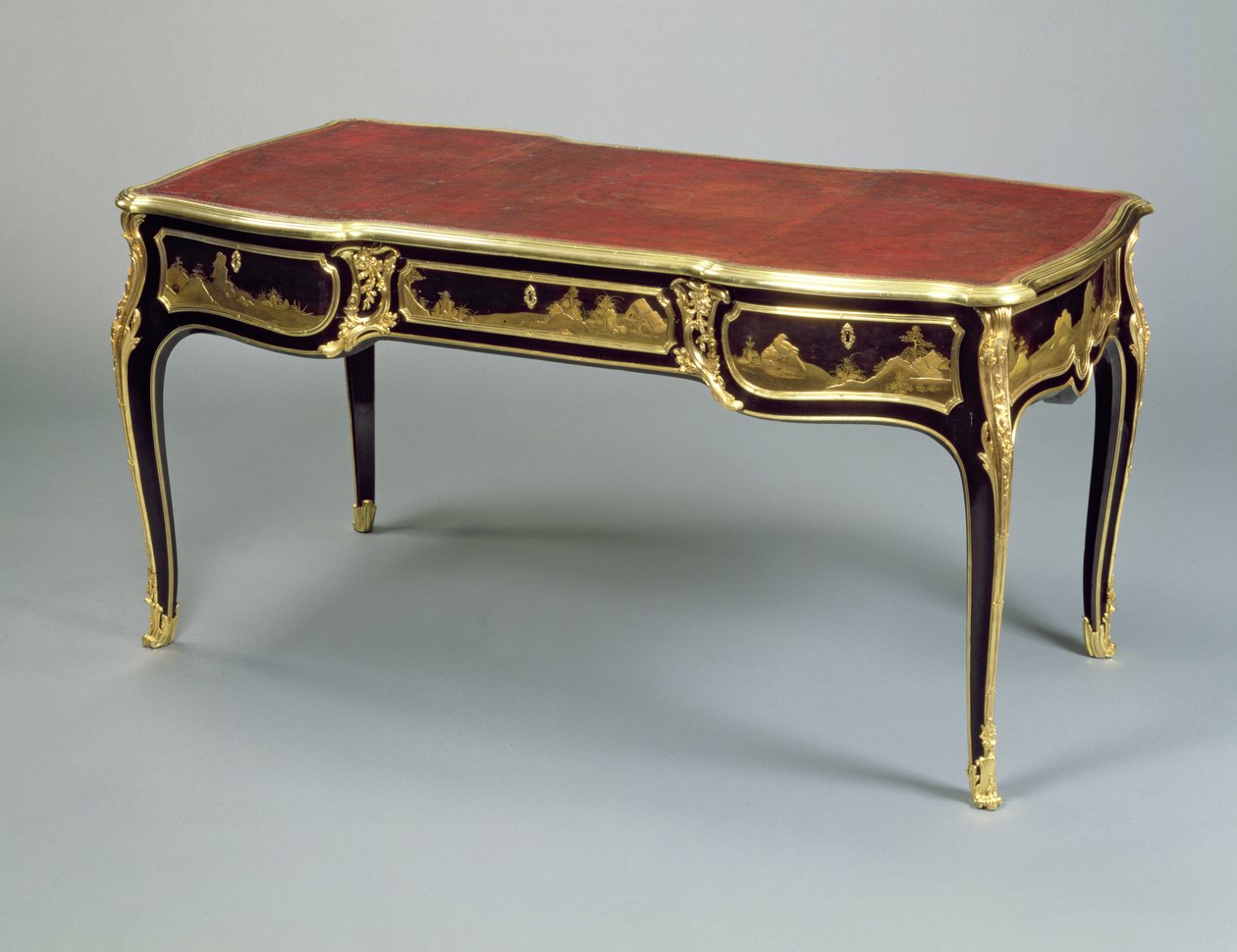 Louis XV Bureau Plat, n. 1775 (lakattu, ebonisoitu puu) tekijältä Joseph Baumhauer