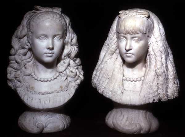 Effie ja Mary Millais (marmori) tekijältä Joseph Edgar Boehm