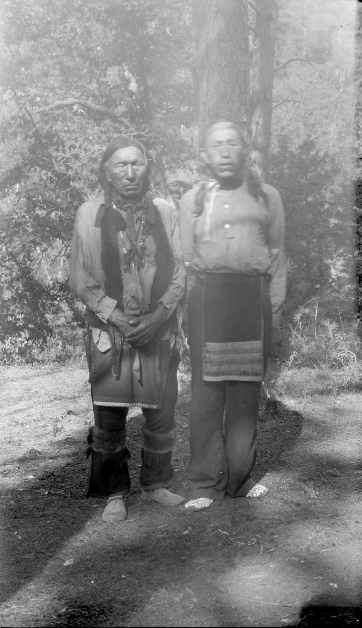 Black Elk ja poika Black Elk, Ogalalla Sioux, joka taisteli Custerin taistelussa. tekijältä Joseph G. Masters
