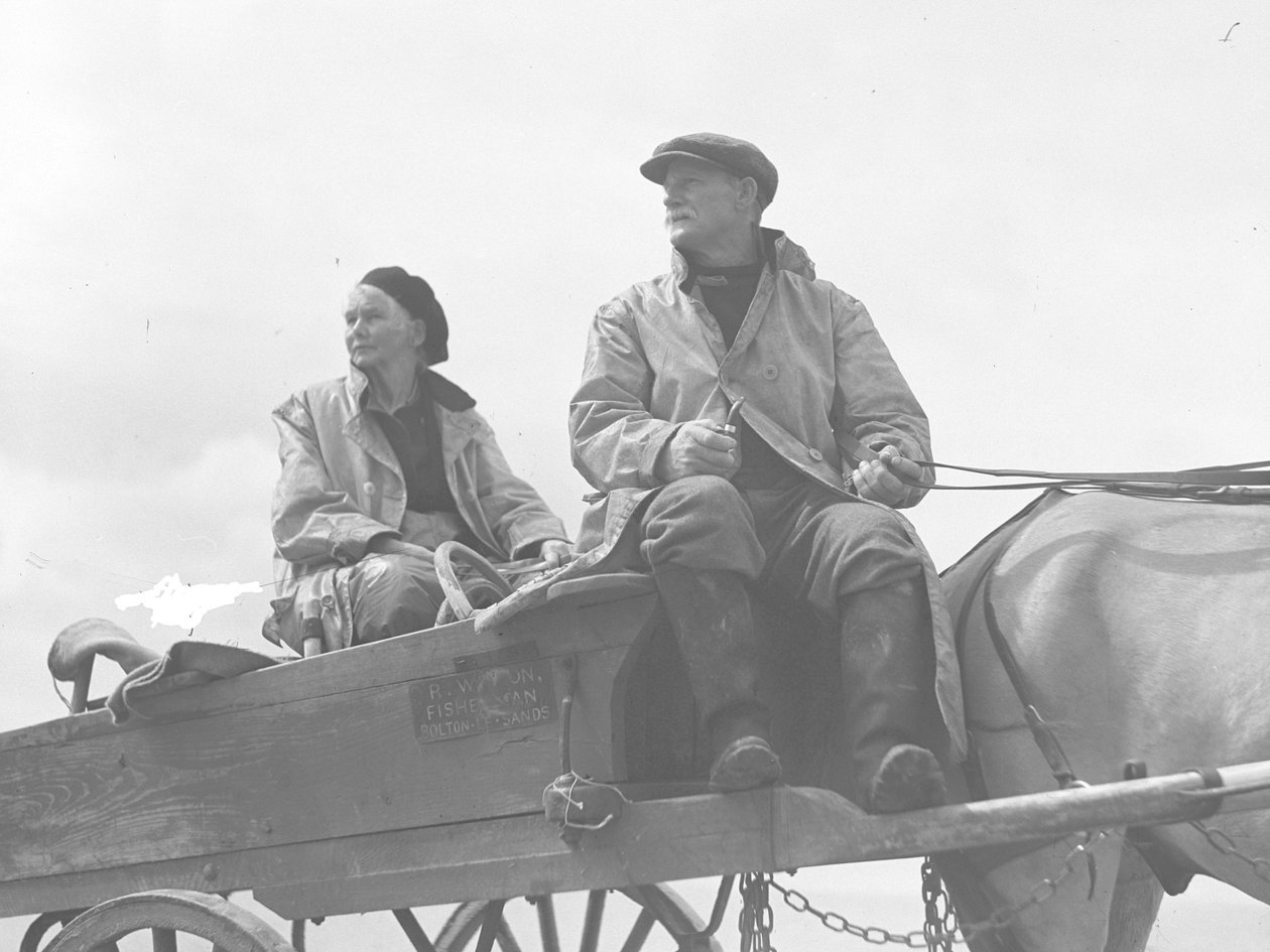 Aviomies ja vaimo istuvat cockling-kärryissä tekijältä Joseph Hardman