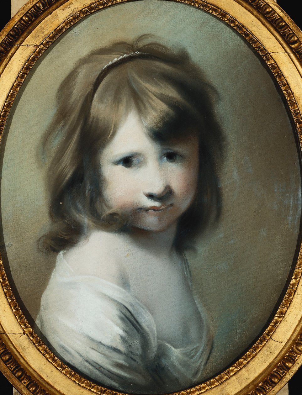 Muotokuva Harriet Wrightista, taiteilijan tyttärestä, lapsena, rinnan pituus, katsomassa oikean olkapäänsä yli, tekijältä Joseph Wright of Derby