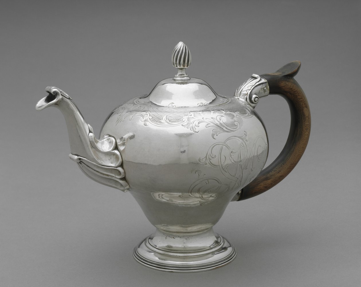 Teekannu, 1755-75 (hopea) tekijältä Joshua Richardson