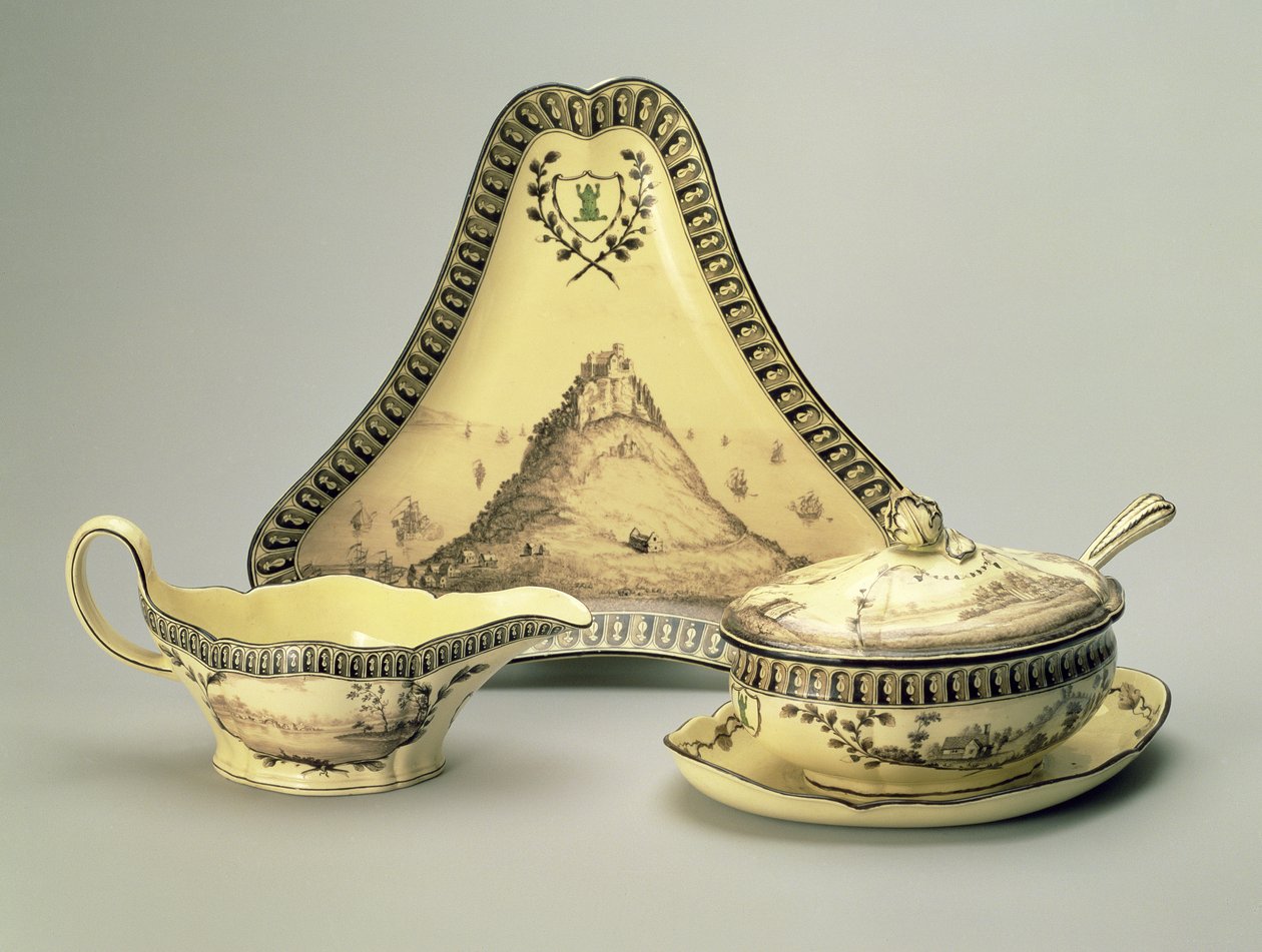 Kannellinen kulho ja lusikka, kolmioastia ja kattila, "Green Frog" -palvelusta Etruria-tehtaalle, Staffordshire, 1773-74 (kermaastiat) tekijältä Josiah Wedgwood