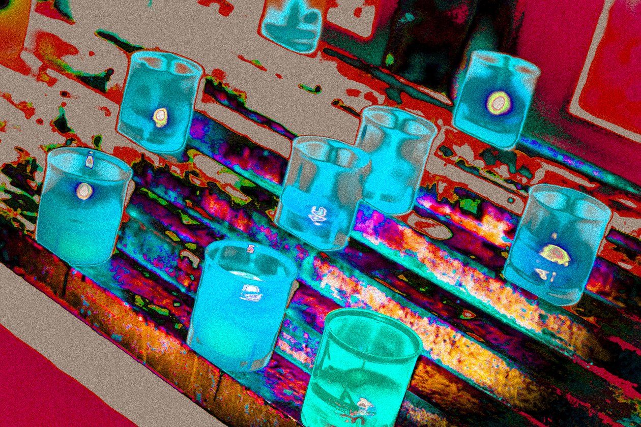Devoted, sarjasta Votive Candles, 2015 (valokuva) tekijältä Joy Lions