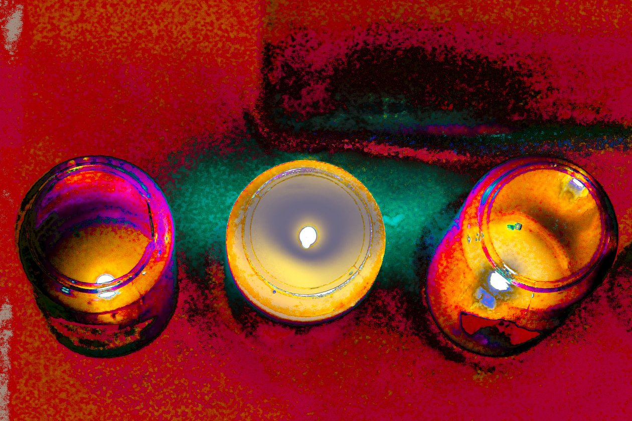 Soft Glow, sarjasta Votive Candles, 2015 (valokuva) tekijältä Joy Lions