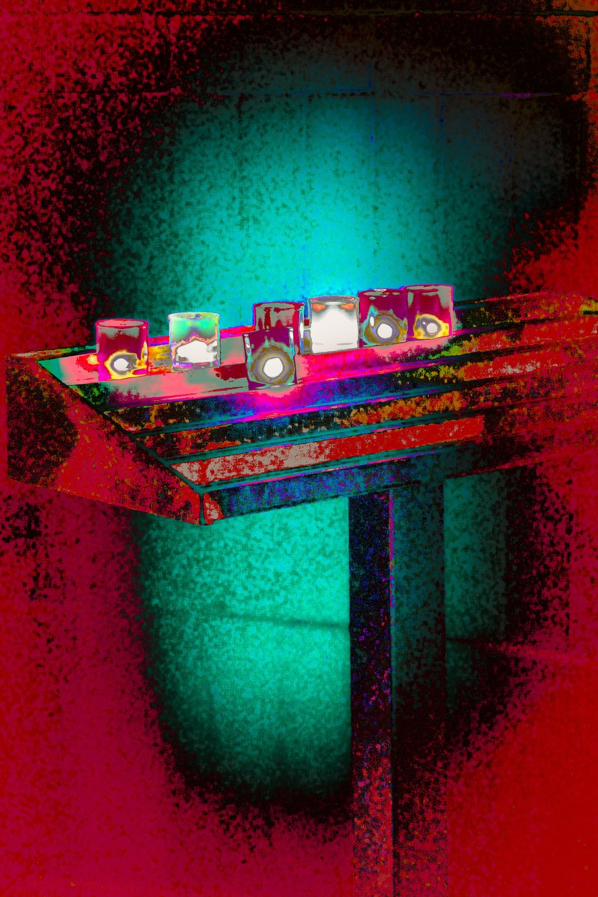 The Light, sarjasta Votive Candles, 2015 (valokuva) tekijältä Joy Lions