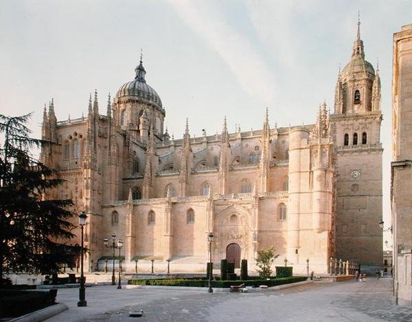Näkymä Catedral Nuevalle pohjoisesta, alkanut 1512 (kuva) tekijältä Juan and Rodrigo Gil de Hontanon