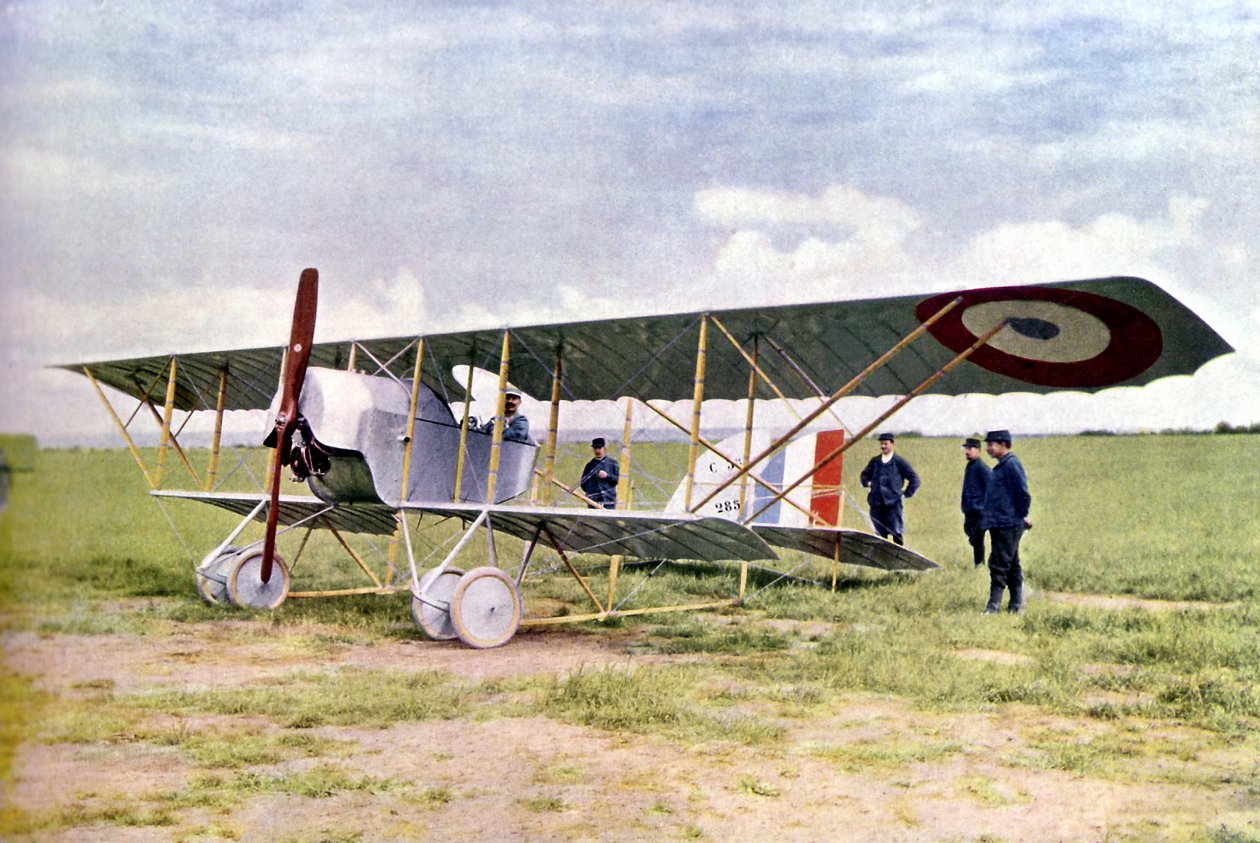 Nieuport 10 -kaksitaso Marnen taistelun aikana Pariisin itäpuolella, syyskuussa 1914 (autokromi) tekijältä Jules Gervais Courtellemont