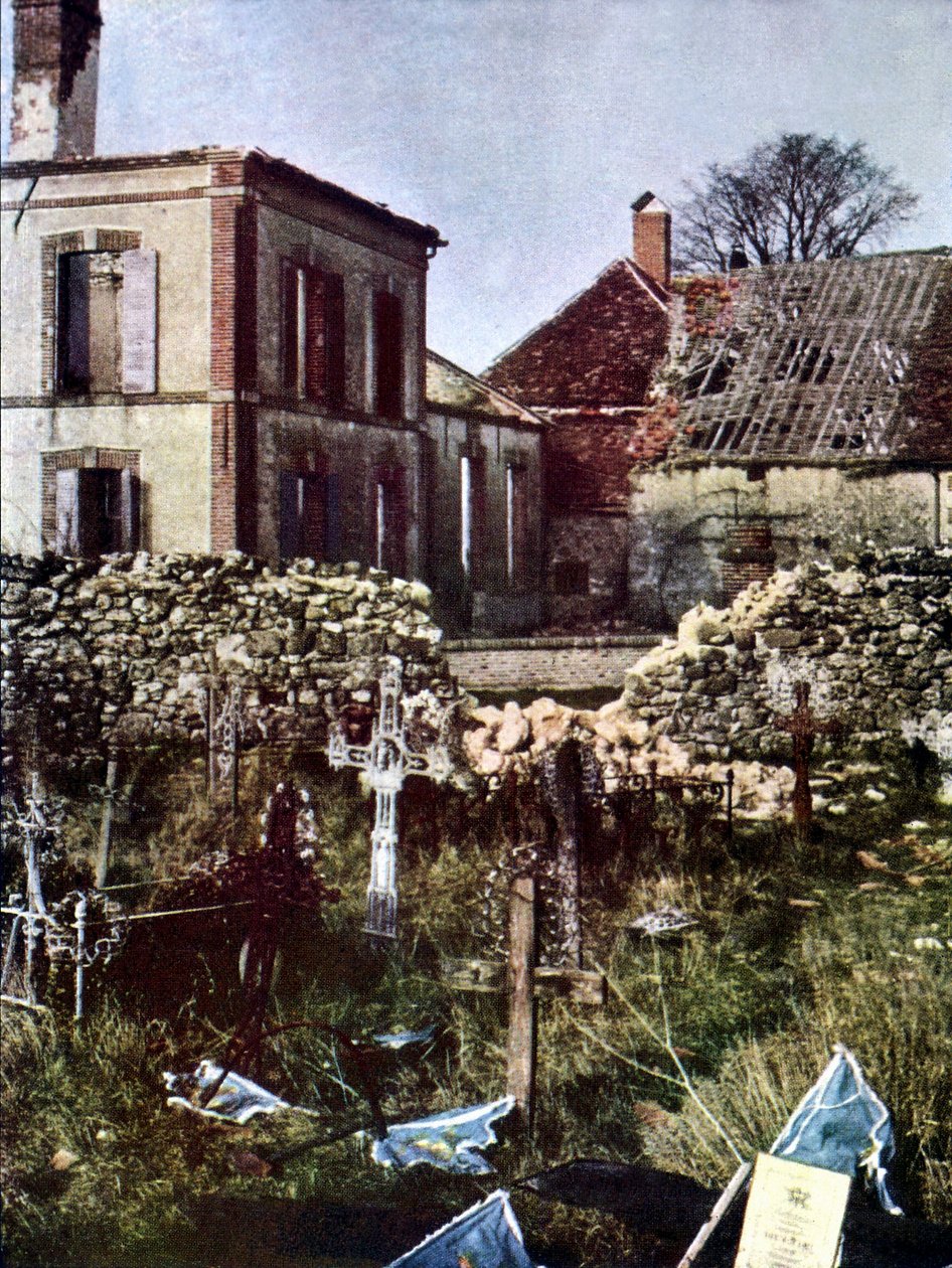 Charlevillen hautausmaa Reimsistä itään Marnen taistelun aikana Pariisin itäpuolella, syyskuussa 1914 (autokromi) tekijältä Jules Gervais Courtellemont
