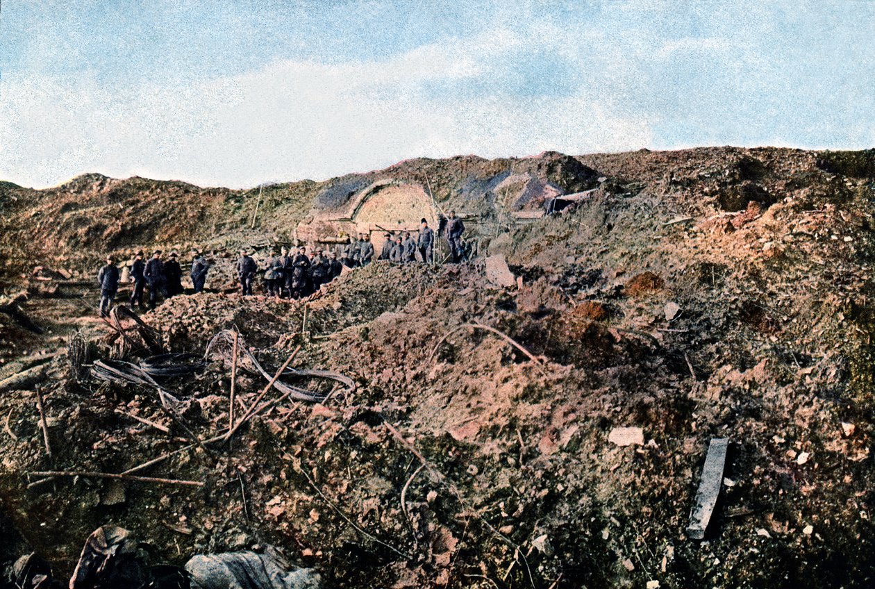 Sotilaat Fort de Souvillessa, jonka saksalainen tykistö tuhosi syyskuussa 1916 (autokromi) tekijältä Jules Gervais Courtellemont