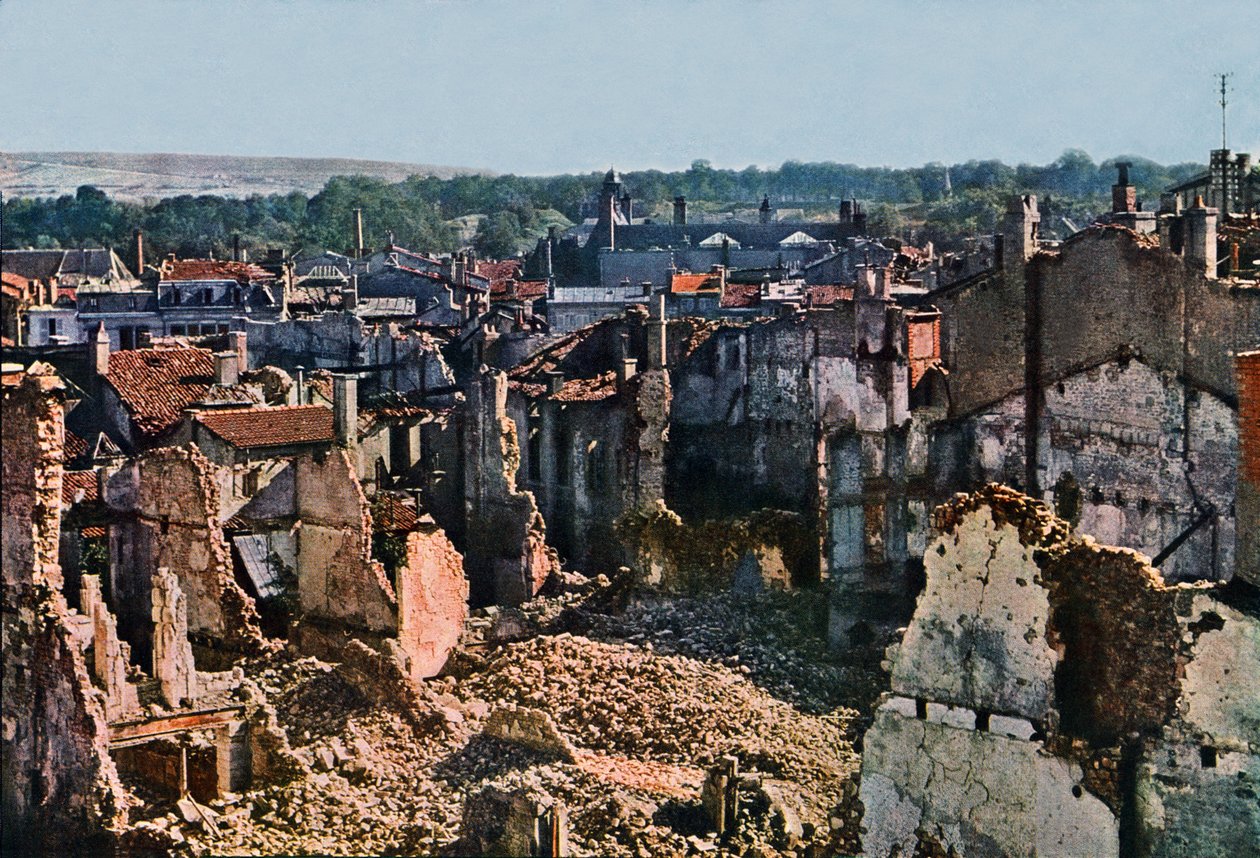 Näkymä Verdunista 8 kuukauden pommituksen jälkeen, syyskuu 1916 (automaattinen) tekijältä Jules Gervais Courtellemont