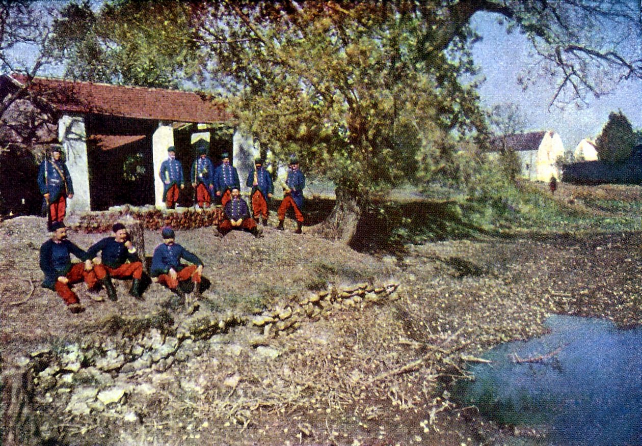Ranskalaiset sotilaat Monthyonissa Marnen taistelun aikana Pariisin itäpuolella, syyskuussa 1914 (autokromi) tekijältä Jules Gervais Courtellemont