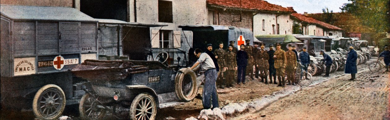 Yhdysvaltain posti ja ambulanssiautot Punaisen Ristin kanssa Dieue-sur-Meusessa Verdunin pohjoispuolella, syyskuu 1916 (autokromi) tekijältä Jules Gervais Courtellemont