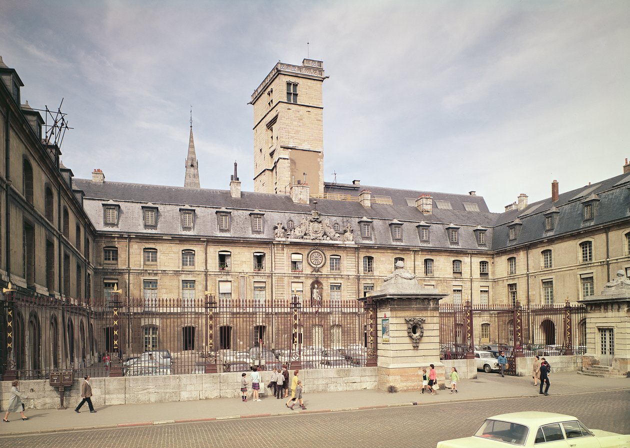 Hotel de Villen julkisivu, entinen Palais des Etats de Bourgogne tekijältä Jules Hardouin Mansart