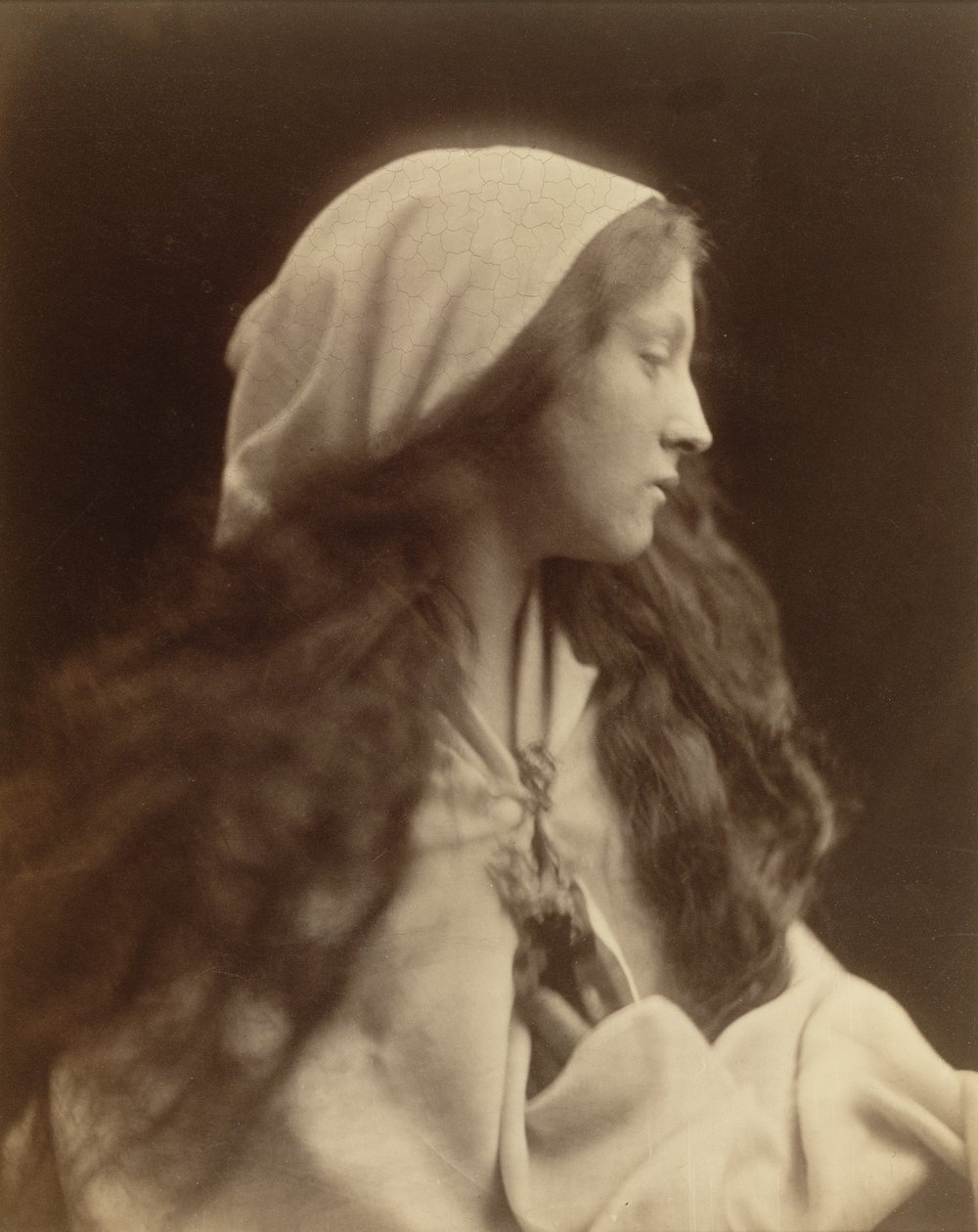 Tutkimus nuoresta tytöstä, joka oli pukeutunut talonpojaksi, n. 1869 tekijältä Julia Margaret Cameron