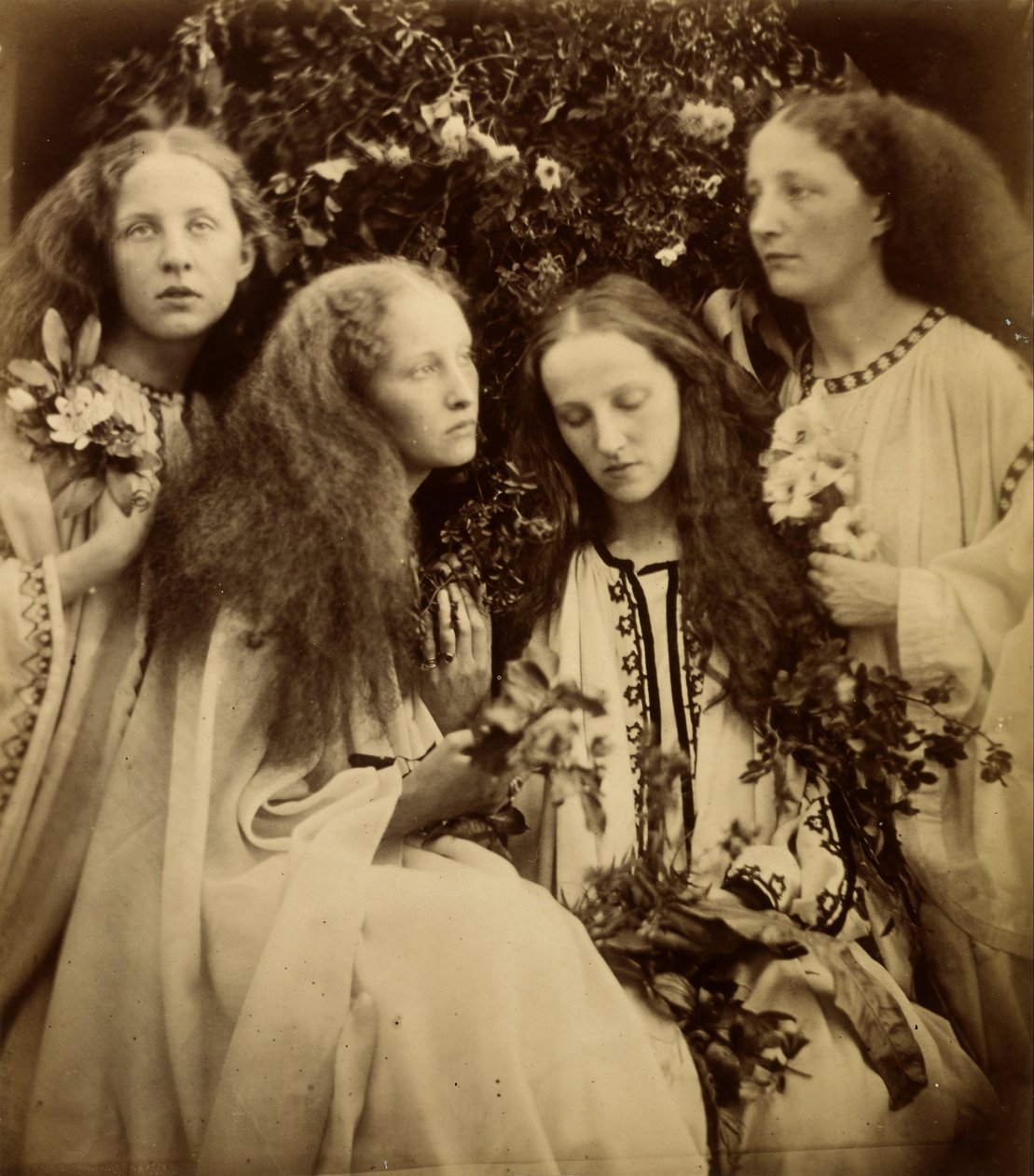 Rosebudin tyttöjen puutarha tekijältä Julia Margaret Cameron