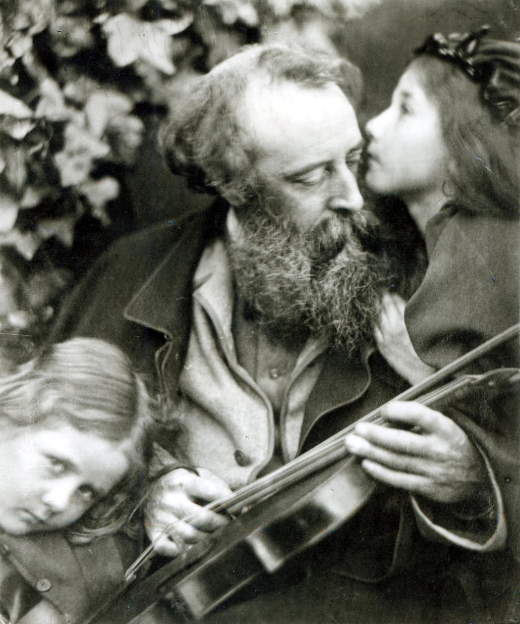 Ruusun kuiskaus, muotokuva George Frederick Wattsista tekijältä Julia Margaret Cameron