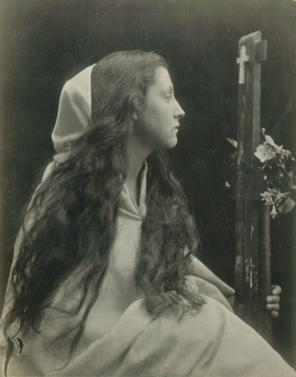 (”Nainen ristin kanssa”) Mary Ann Hillier tekijältä Julia Margaret Cameron