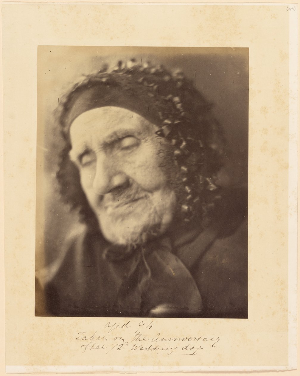 94-vuotias, kuvattu hänen 72. hääpäivänsä vuosipäivänä [iäkkään naisen pää- ja hartiaportretti] tekijältä Julia Margaret Cameron