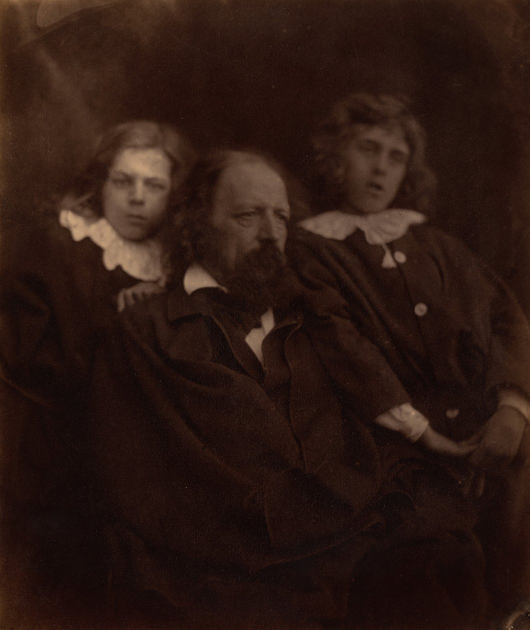 Alfred Tennyson poikiensa kanssa tekijältä Julia Margaret Cameron