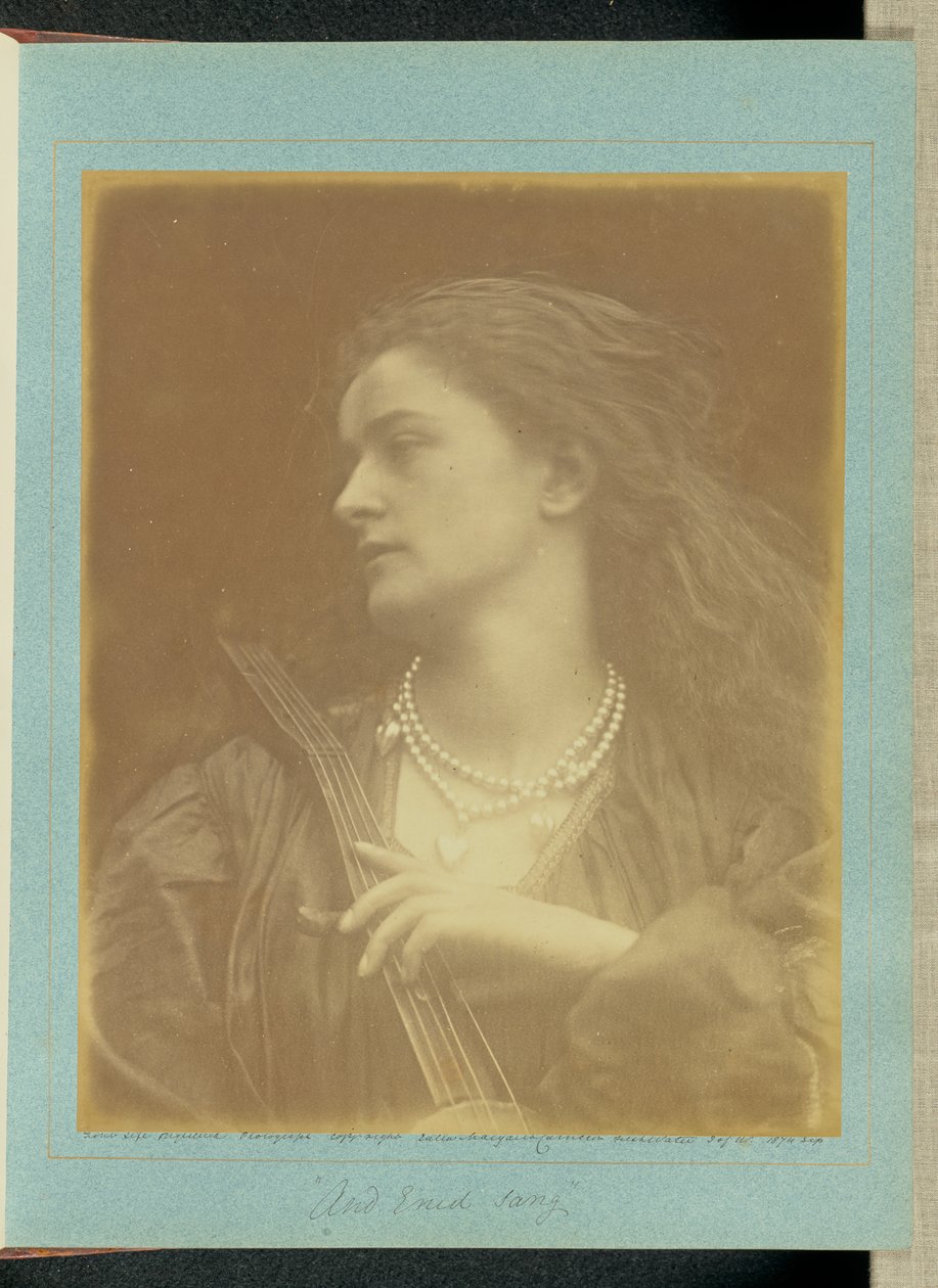 "Ja Enid lauloi" tekijältä Julia Margaret Cameron