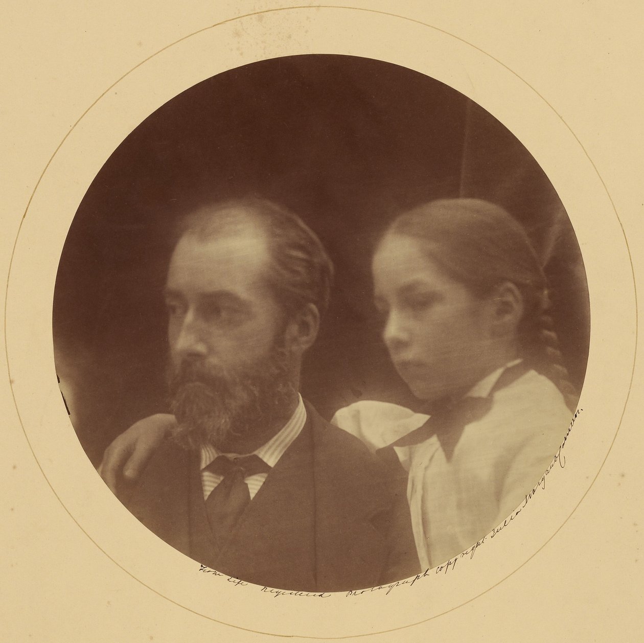 [Charles Loyd Norman ja hänen tyttärensä Margaret] tekijältä Julia Margaret Cameron