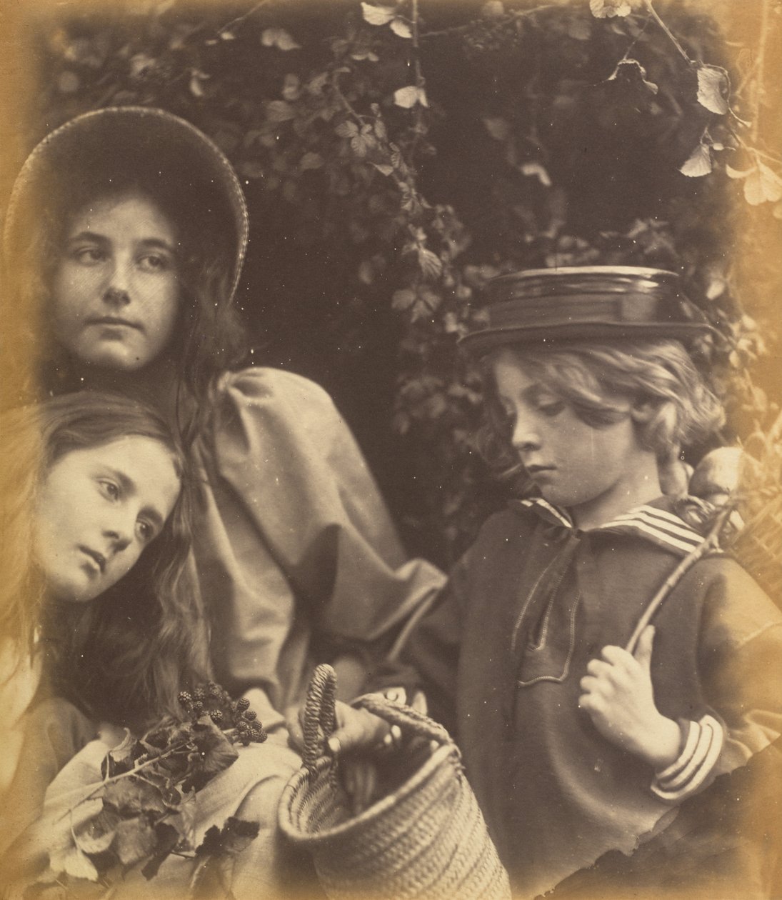 Elizabeth Keown, Kate Keown ja Freddy Gould, c. 1866-1868. tekijältä Julia Margaret Cameron