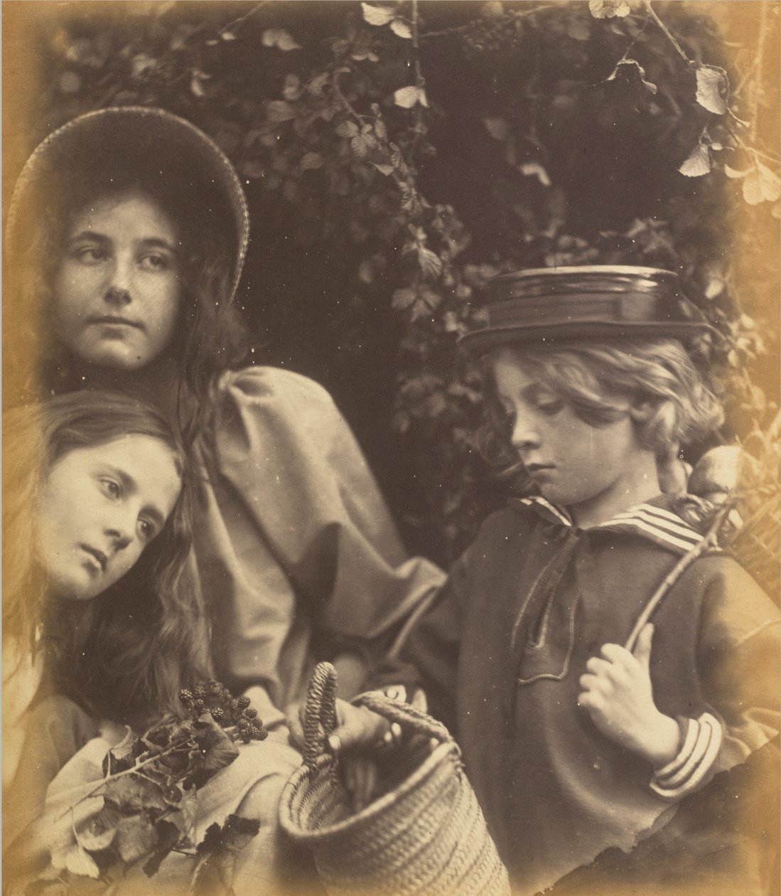 Elizabeth Keown, Kate Keown ja Freddy Gould,c. 1866-1868 (kuva) tekijältä Julia Margaret Cameron