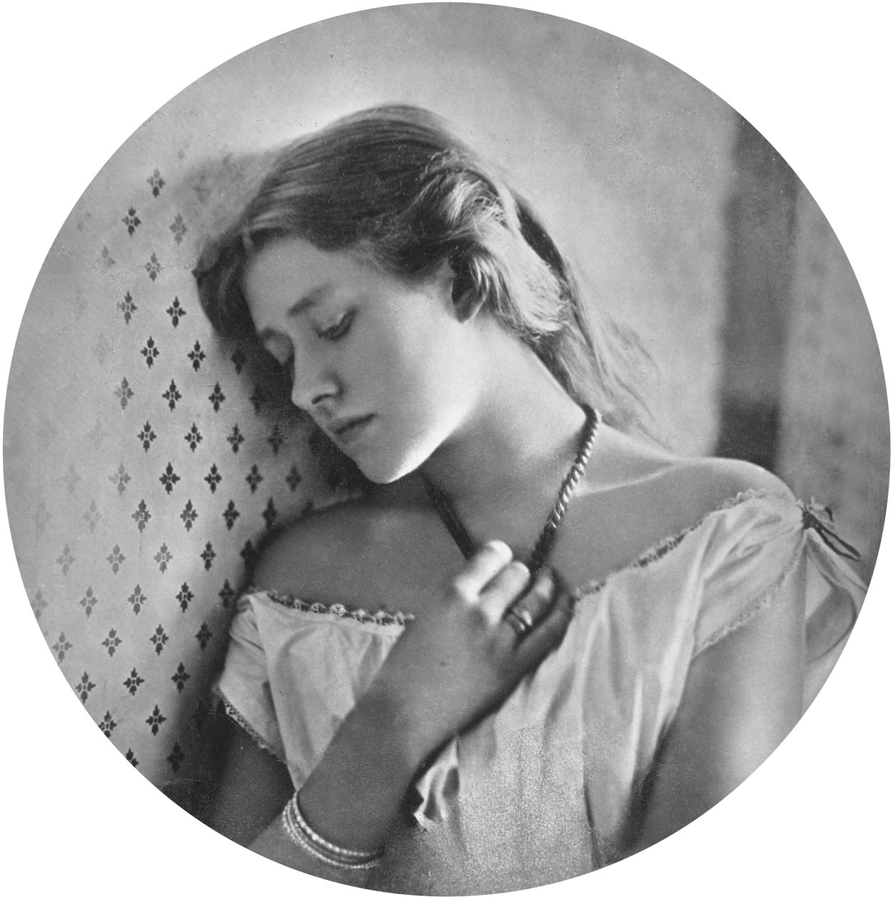 Ellen Terry kuusitoista-vuotiaana tekijältä Julia Margaret Cameron