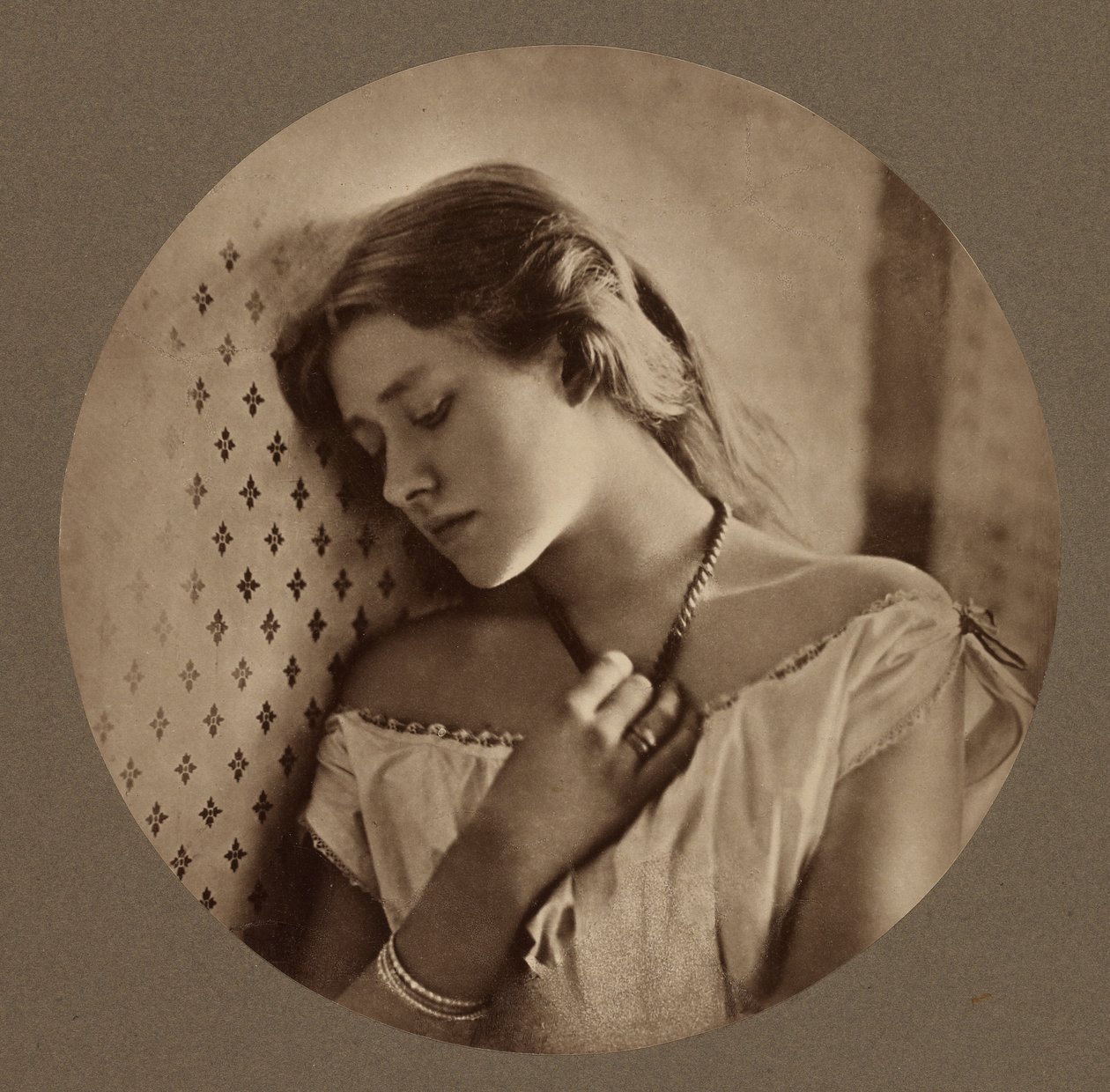 [Ellen Terry kuusitoistavuotiaana] tekijältä Julia Margaret Cameron