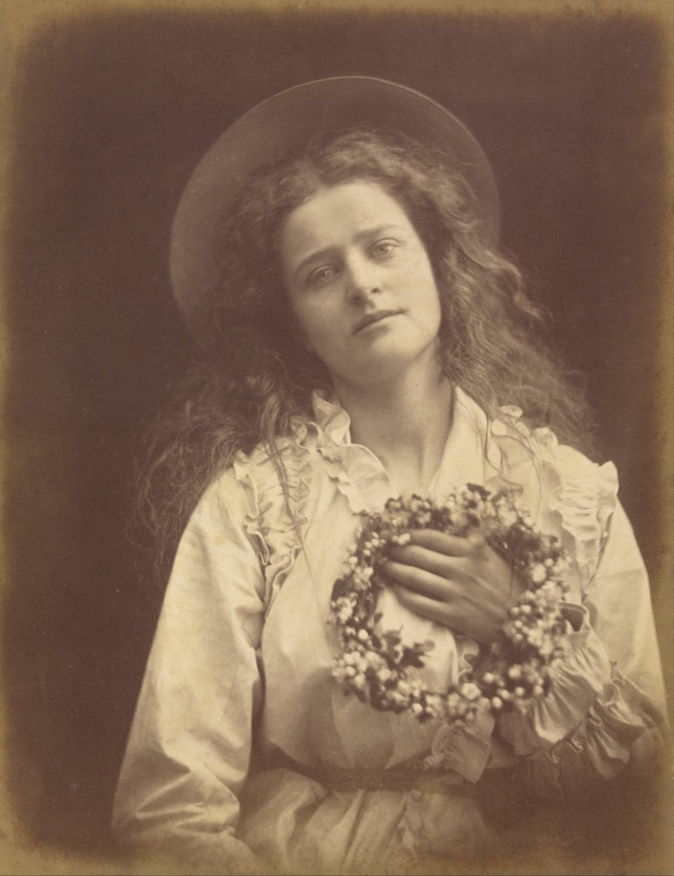 Sillä minusta tulee toukokuun kuningatar, äiti, minusta tulee toukokuun kuningatar. tekijältä Julia Margaret Cameron