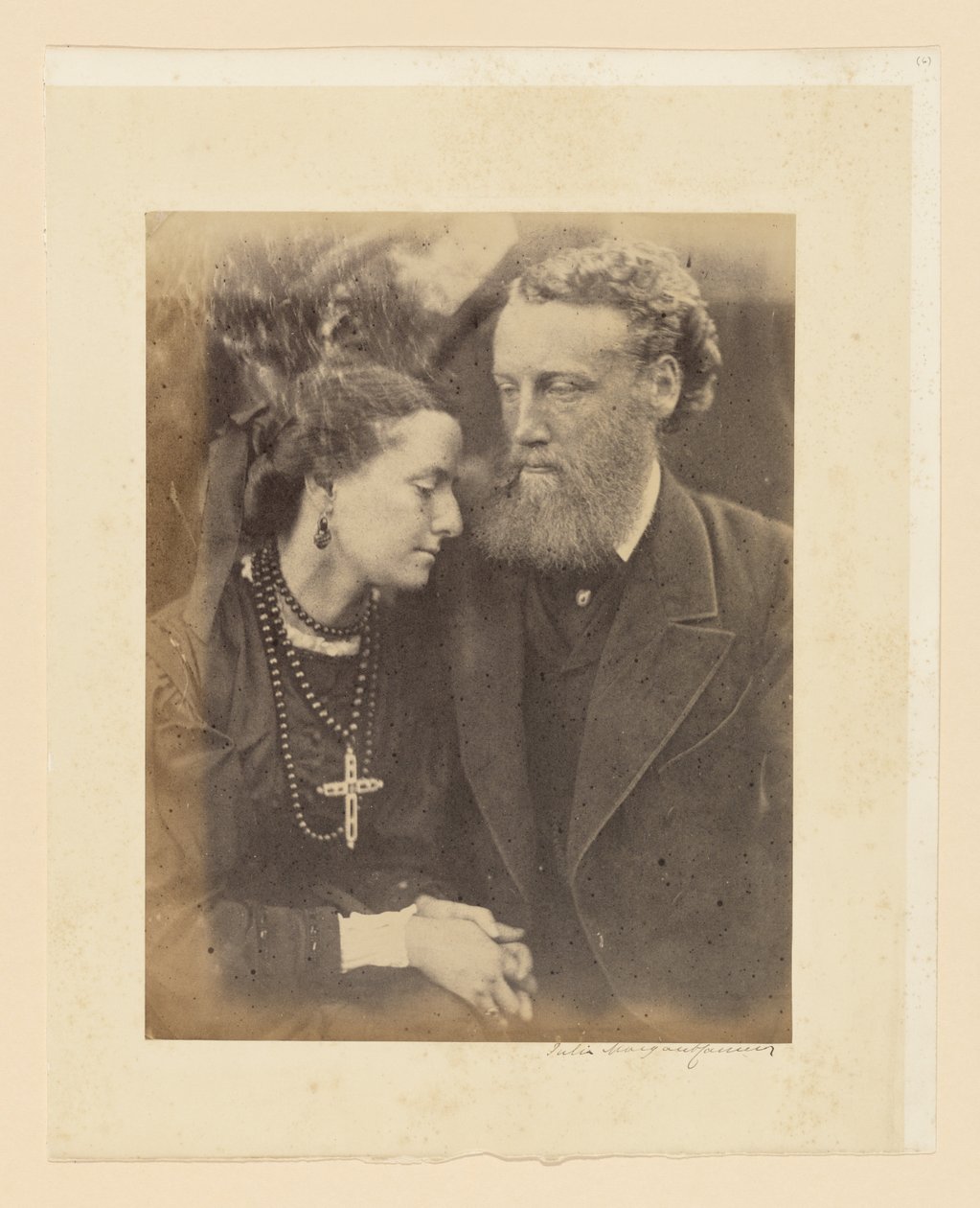 [Everstiluutnantti Robert James Loyd-Lindsay ja Harriet Sarah Loyd-Lindsay] tekijältä Julia Margaret Cameron