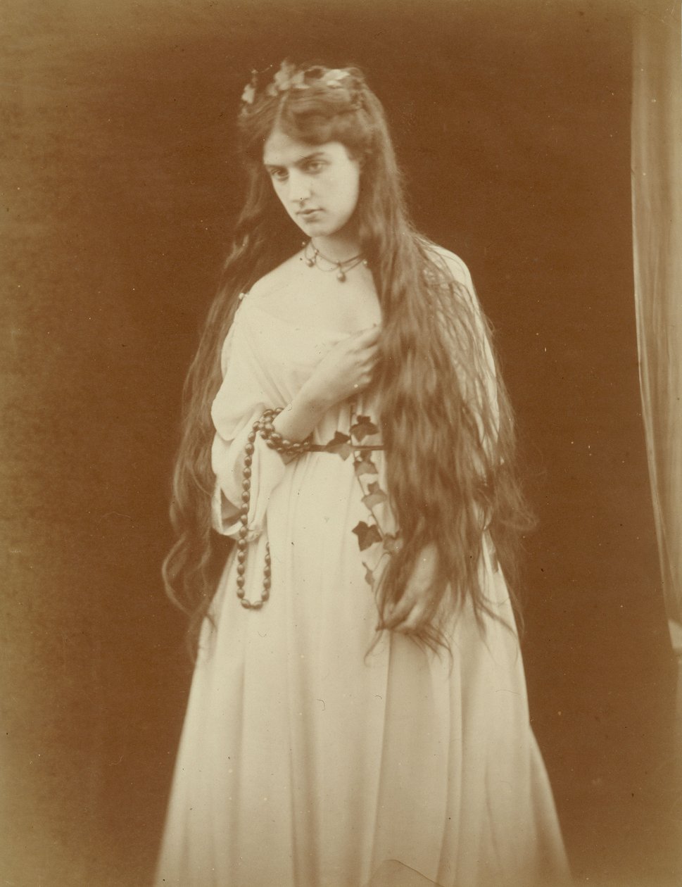 "Muisto" ("Mnemosyne") Marie Spartali tekijältä Julia Margaret Cameron