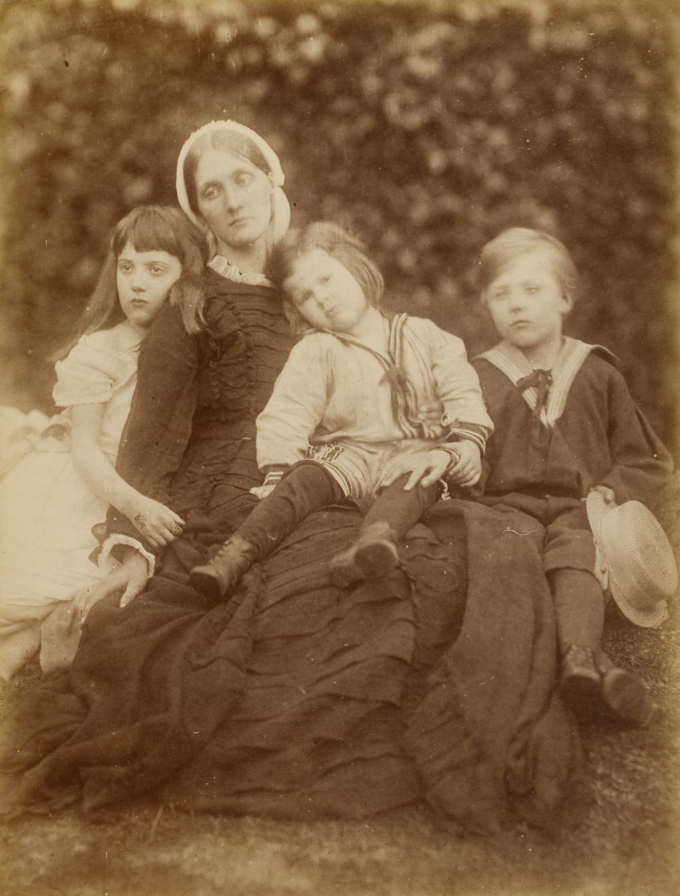 Rouva Herbert Duckworth sekä Florence Fisher, George Duckworth ja Herbert Fisher tekijältä Julia Margaret Cameron