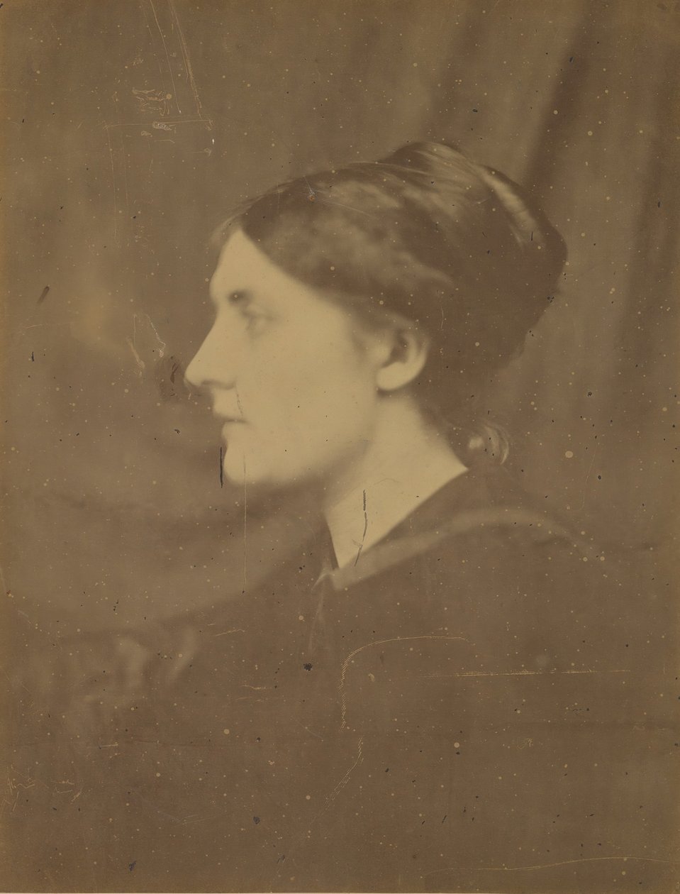 [Tunnistamaton nainen profiilissa], 1866-68. tekijältä Julia Margaret Cameron