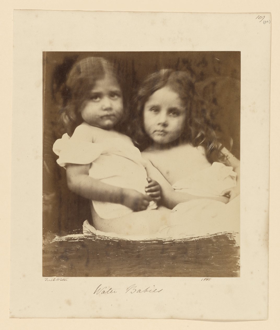 Vesi Vauvat tekijältä Julia Margaret Cameron