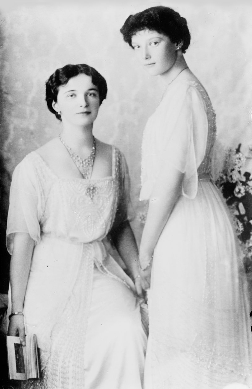 Venäjän suurherttuattaret Olga ja Tatjana, 1910-luku tekijältä K. von Hahn