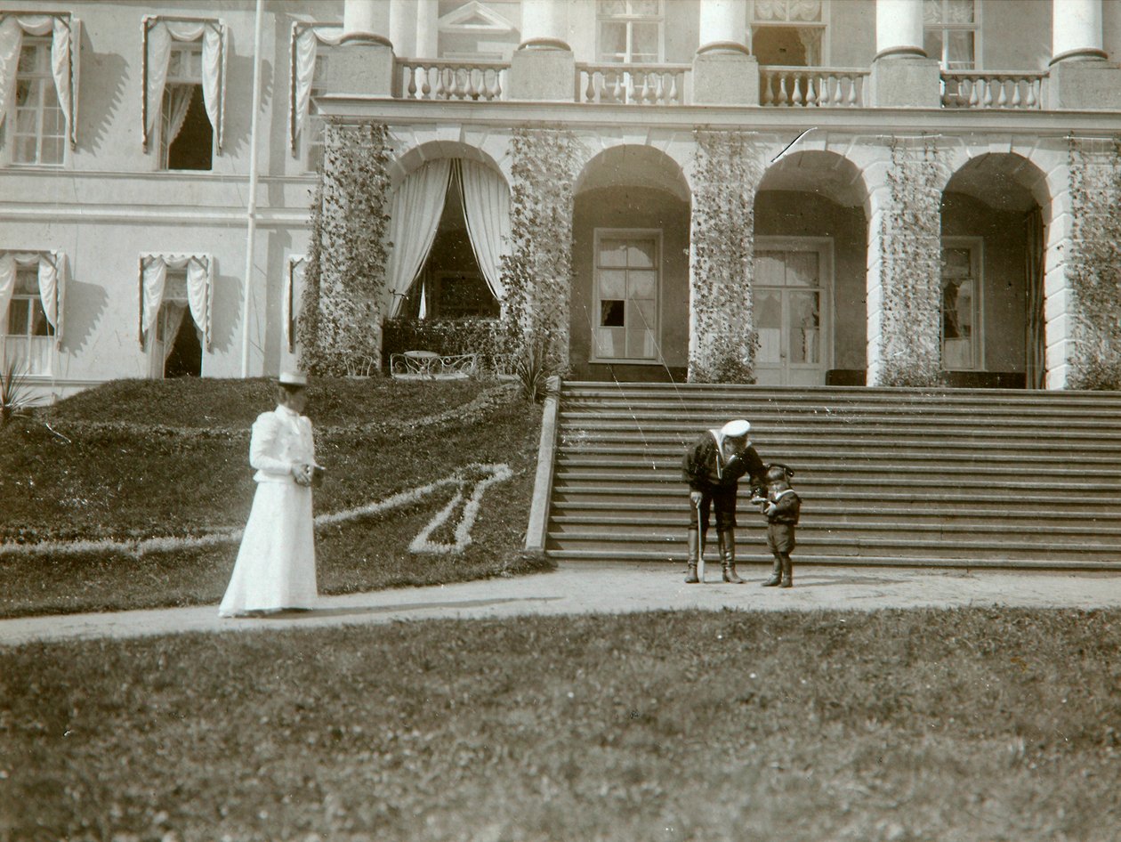 Tsaaritar Aleksandra Fjodorovna Venäjän Tsarevitš Aleksein kanssa, c1907-c1910. tekijältä K. von Hahn
