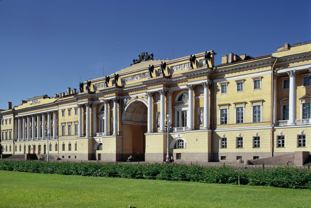 Senaatti ja synodi, rakennettu 1829-34. tekijältä Karl Ivanovich Rossi