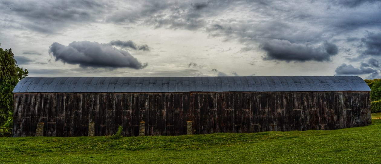 Long Old Barn II, 2020 (kuva) tekijältä Katha Wood