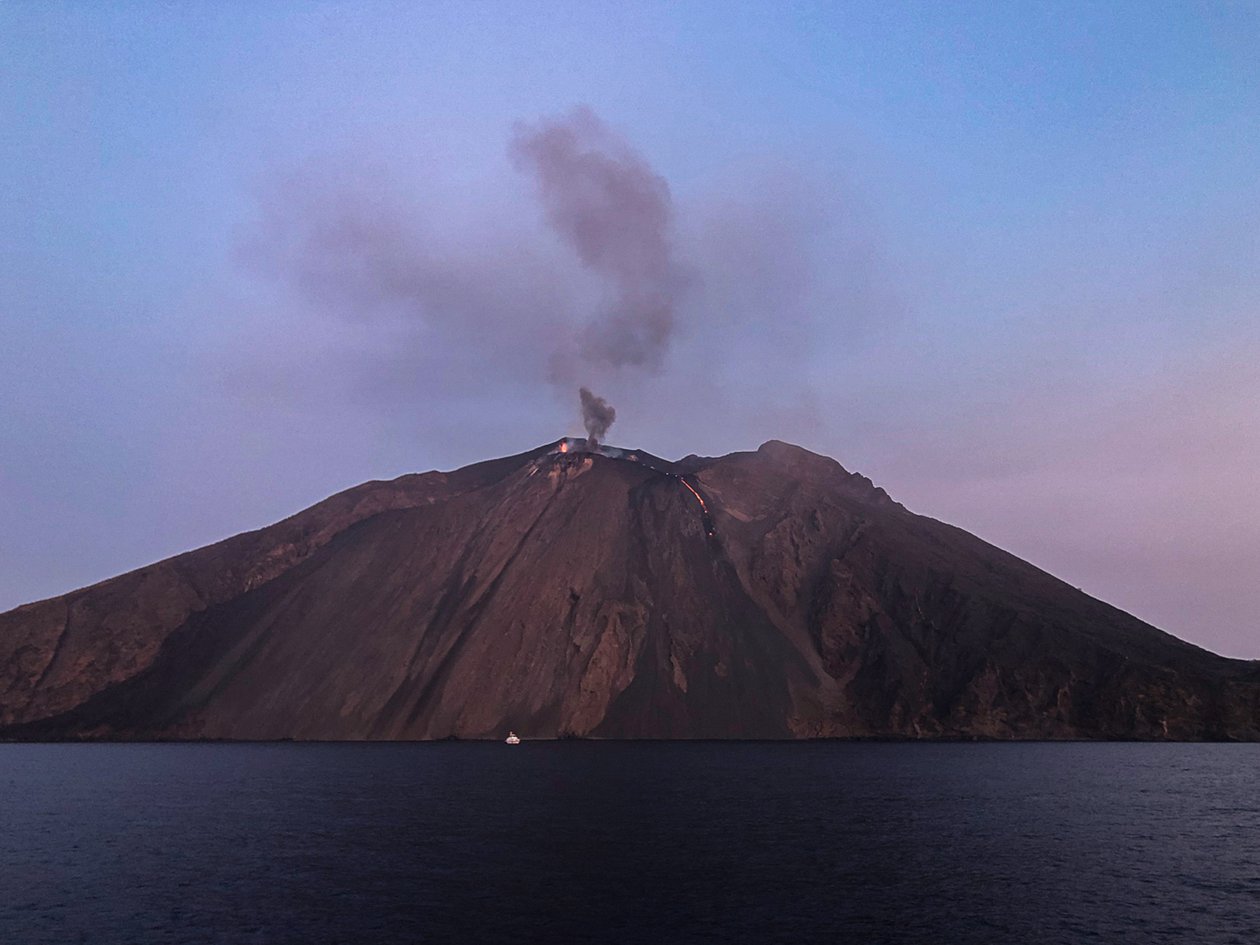 Stromboli vartijan alla 2019 tekijältä Katha Wood