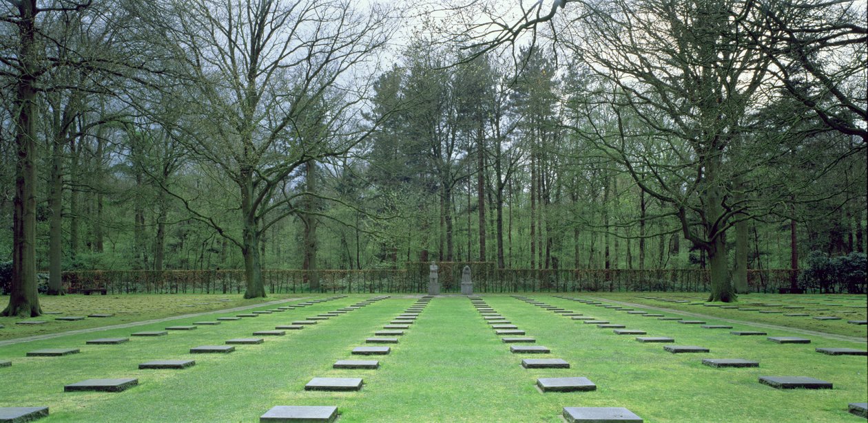 Vladslon saksalainen sotilashautausmaa (kuva) (katso myös 176184) tekijältä Käthe Kollwitz