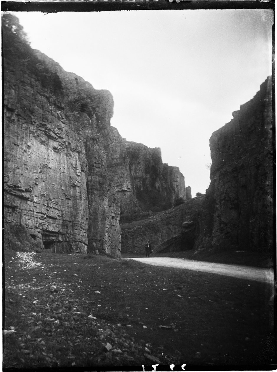 Cheddar Gorge, Cliff Road, Cheddar, Sedgemoor, Somerset, 22.5.1907 (b/w valokuva) tekijältä Katherine Jean Macfee