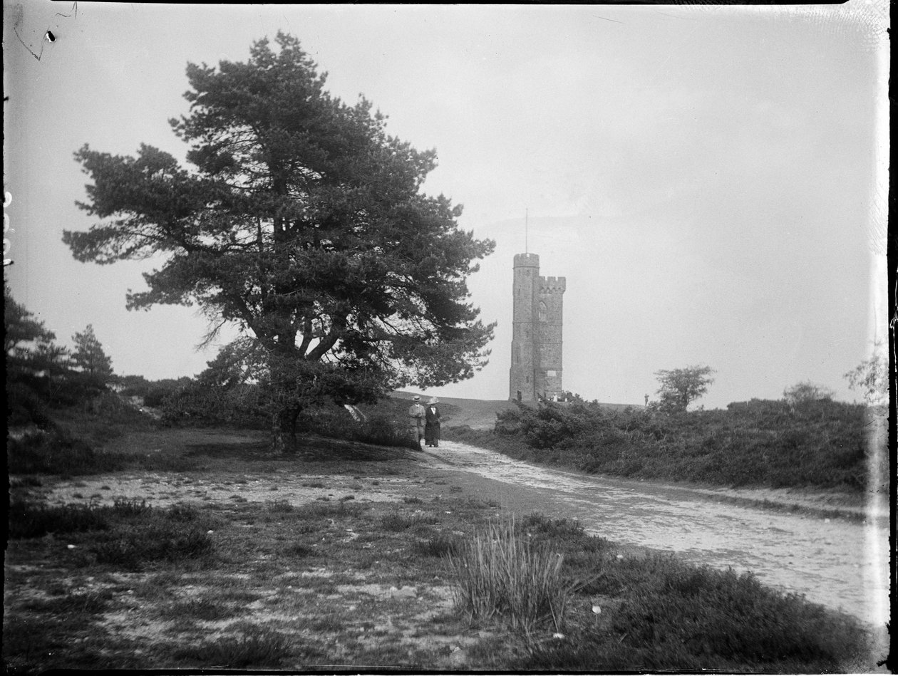 Leith Hill Tower, Leith Hill, Wotton, Mole Valley, Surrey, 25.5.1912 (b/w kuva) tekijältä Katherine Jean Macfee